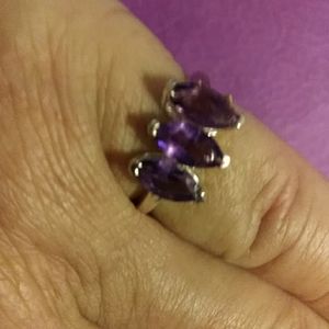 💥NWT- BRAZILIAN AMETHYST.  LOVELY -3- STONE, STERLING AMETHYST RING.